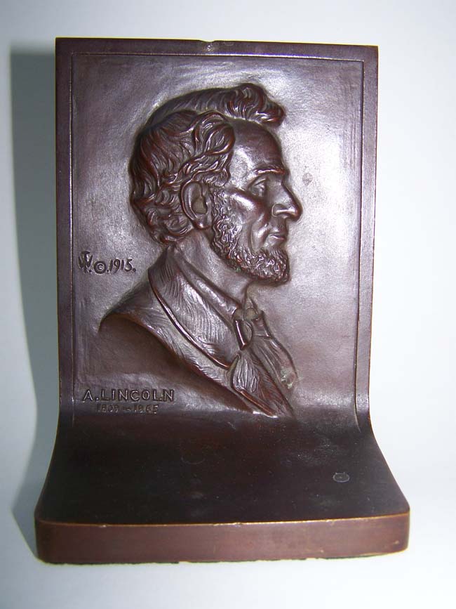 An exceptionally fine pair of solid bronze Antique Bookends circa 1915 depicting Washington and Lincoln. — image 2